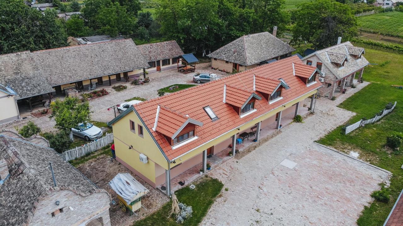 Sobe Kod Baje - Baranjska Kuca Bed & Breakfast Karanac Exterior photo